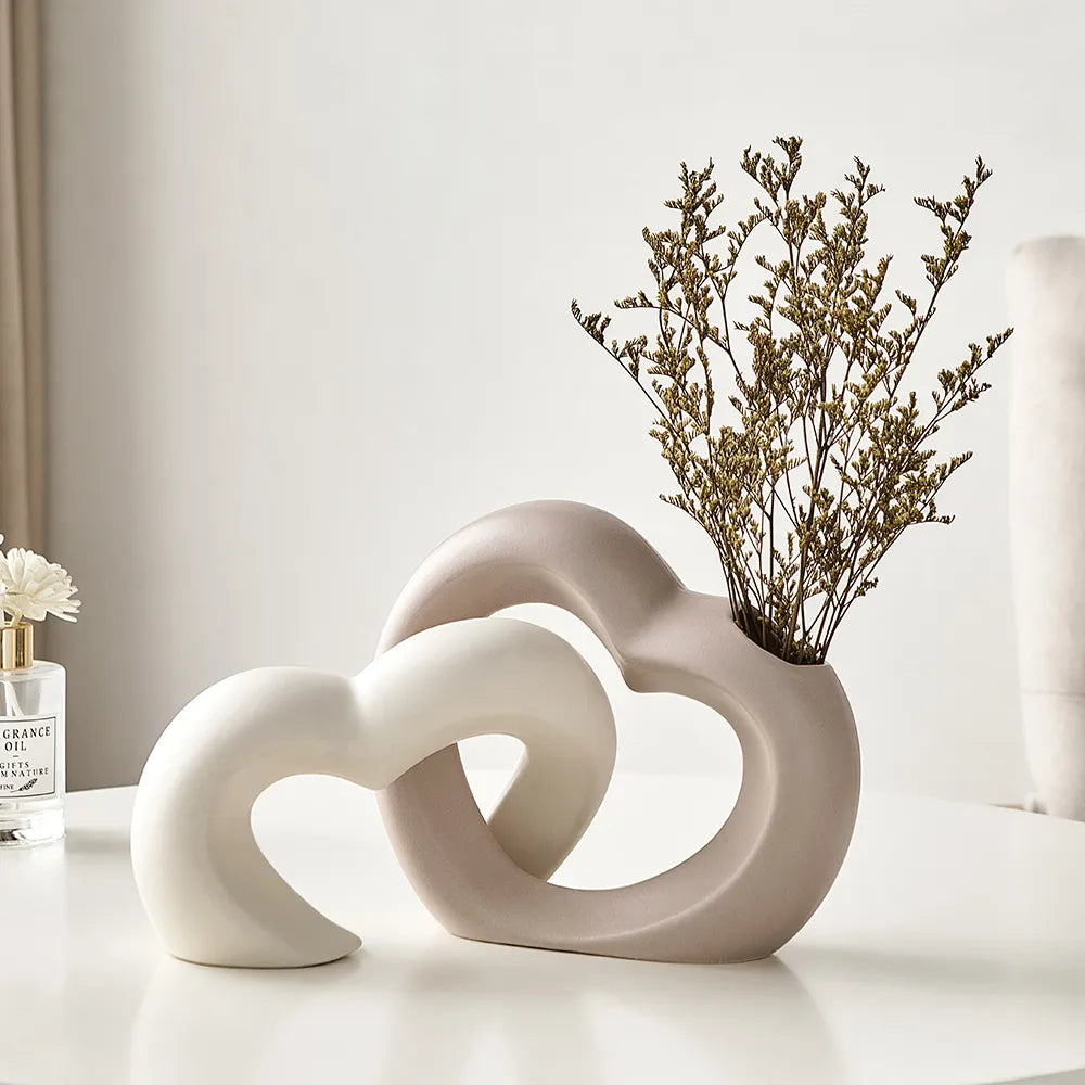 Manhattan Interlocking Heart Vases